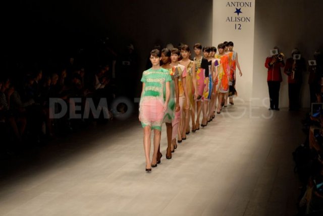 1347638278-london-fashion-week-starts-with-antoni--alison-catwalk_1446672.jpg, 39 KB