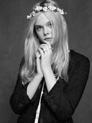 elle_fanning_chanel_the_little_black_jacket_6W7Njbs.sized_.jpg, 64 KB